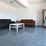White Wave Apartman *
